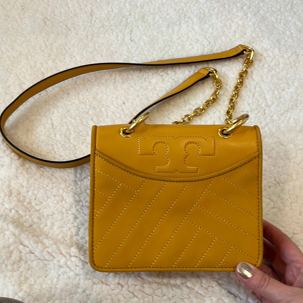 Tory Burch small yellow leather crossbody bag. (6.75x6x2.5)